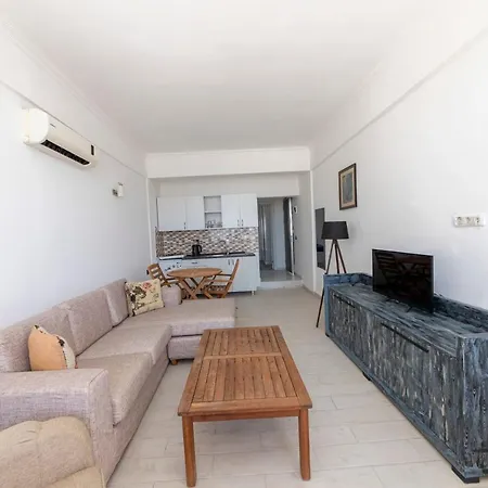 Refreshing House With Shared Terrace Near Sea In The Heart Of Bodrum *