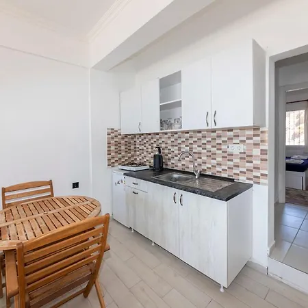 Refreshing House With Shared Terrace Near Sea In The Heart Of Bodrum *